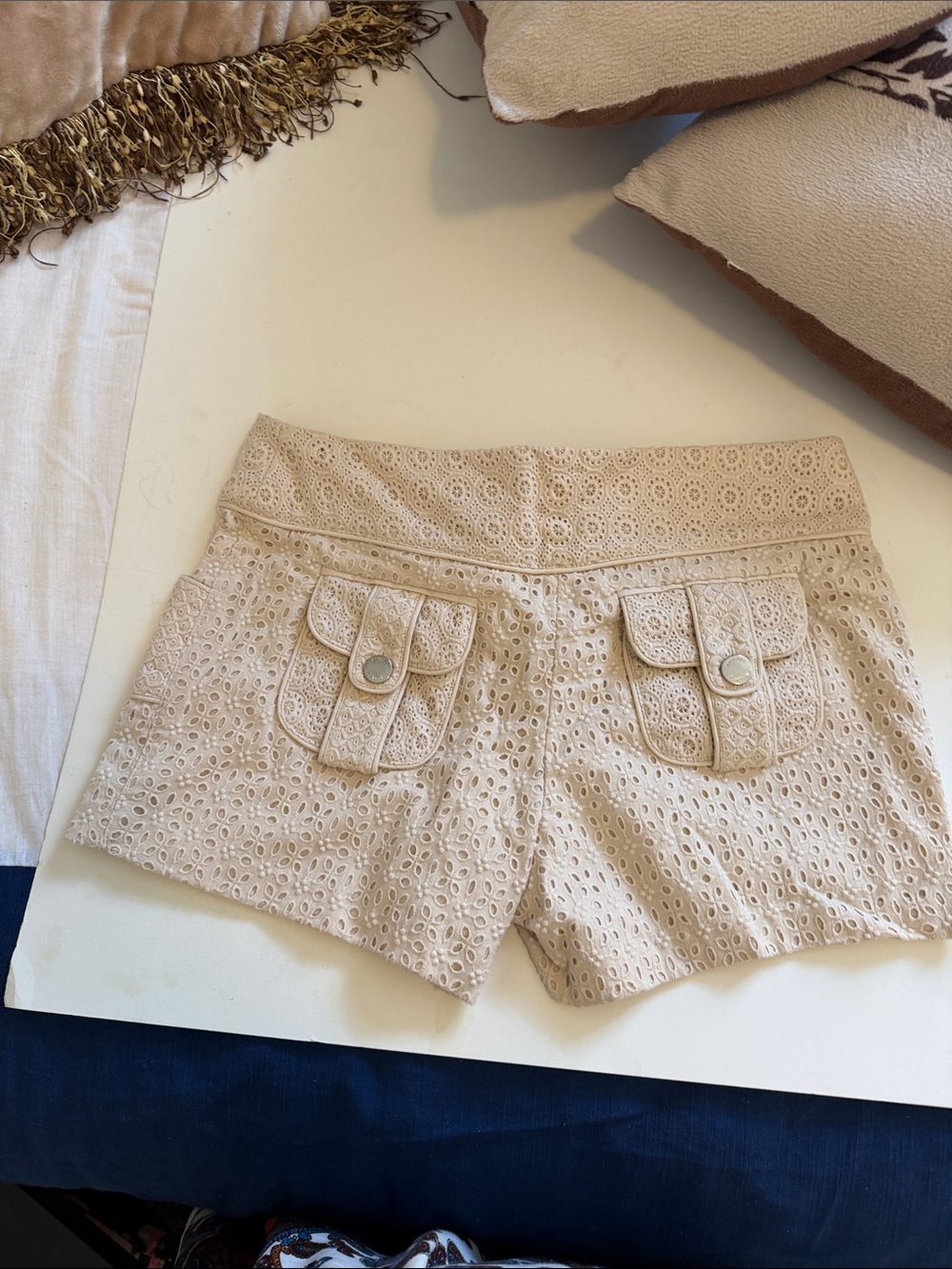 Marciano new Crème Eyelet High-Waist Hook-Front Shorts, size 6. Fully lined.
